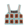 Boho Häkel-Crop-Top mit bunten Granny-Square-Mustern auf einem weißen Hintergrund - XS / Grüne Basis