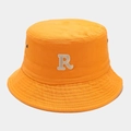 Détail du bob en coton orange avec broderie de la lettre R et œillets d'aération - M (56-58cm) / Orange