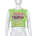 Dettaglio della stampa grafica racing vintage su un crop top verde brillante da donna - Taglia S / Verde Racing