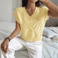 Gilet en tricot jaune pour femme avec décolleté en V profond et fleur 3D en relief - S / Jaune Pâle