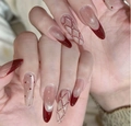 Primer plano de uñas postizas rojo vino con efecto ojo de gato y perlas finas - S111 Ojo de Gato Perla (10 Piezas Talla S)