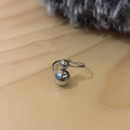 Minimalistische zilveren roestvrijstalen open ring met asymmetrisch dubbel kogelontwerp - Verticale Dubbele Bol-Roestvrij Staal