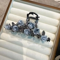 Detail of rose tassel metal hair claw with grey resin flowers and sparkling rhinestones - 3# Light Blue Flower