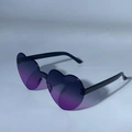 Lunettes de soleil cœur sans monture avec dégradé violet et monture noire - Dégradé Gris Violet