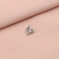 Détail macro d'un support de pendentif en acier inoxydable en forme de cerise argentée - Base Cerise (1#)