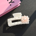 Parelmoerwitte haarklem met roze 3D-bloem, parels en fonkelende strassteentjes - Vierkant Wit