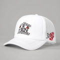 Casquette trucker blanche avec motif crâne NO HARD FEELINGS et filet respirant - 56-58cm (Réglable) / Blanc