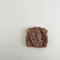 Detailansicht einer braunen Baby-Plüschmütze mit Tierohren und weicher Textur - 6-24 Monate / Brauner Bär