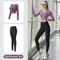 Eng anliegendes Yoga-Set mit lila Langarm-Crop-Top und schwarzen Fitness-Leggings - S / Oberteil Und Unterteil / Beerenlila + Stellar Schwarz