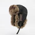 Schwarze Fliegermütze aus Leder mit braunem Kunstpelzfutter und Ohrenklappen für den Winter - Schwarz