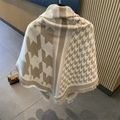 Écharpe épaisse beige à motif pied-de-poule, design géométrique et franges pour l'hiver - Kaki