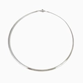 Elegante silberne Schlangenkette Omega-Halskette mit polierter Edelstahl-Textur und Karabiner - 4mm Breite / Silber