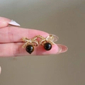 18K vergoldete Schleifenohrringe mit Zirkonia und braunen Tigerauge-Perlenanhängern - Schleife Gold Tigerauge-Stil (S925 Silberstift)
