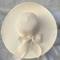 Elegante cappello da sole crema a tesa larga con fiocco, cappello di paglia da spiaggia - Taglia Unica (55-58cm) / Bianco Crema