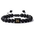 Détail des perles en pierre de lave et breloque dorée lettre W sur bracelet tressé - Lettre W(W)