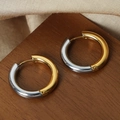 Orecchini a cerchio bicolore in acciaio al titanio con finitura lucida oro e argento - 2.4cm / Bicolore Oro e Argento
