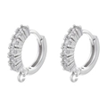 Detail von silbernen Zirkonia-Creolen mit kleinen Aufhängeschlaufen für DIY-Schmuck - VE1380 / Weißgold