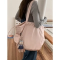 Grand sac cabas en nylon rose pâle avec un pendentif en peluche personnage - Rose Pêche