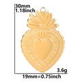 Détails d'un pendentif cœur doré avec motifs floraux et dimensions de 30mm sur 19mm - Pendentif uniquement / Doré