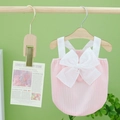 Abito a righe rosa per cani con grande fiocco bianco su gruccia in legno - XS / Rosa