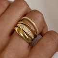 Vierteiliges stapelbares Goldring-Set mit Zirkon-Inlay und minimalistischen polierten Ringen - US 7 / Gold