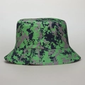 Vue détaillée du chapeau de soleil camouflage numérique avec coutures renforcées sur le bord - Vert
