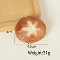 Realistisches 4,5cm PVC Shiitake Pilzmodell mit weißem Kreuzmuster auf brauner Kappe - 4.5cm Dünner Roher Pilz - Ohne Haken