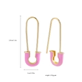 Orecchini a spilla da balia in smalto rosa con dimensioni mostrate su fondo bianco - Rosa