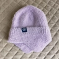 Berretto in maglia lavanda con morbida ecopelliccia e toppa con fiocco di neve - Taglia unica / Viola Chiaro