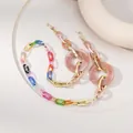 Gedetailleerde weergave van de kleurrijke acryl brilketting met rubberen antislipringen - Stijl A-Regenboog Nude Roze