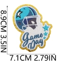 Détail d'un écusson brodé casque de rugby avec texte Game Day et dimensions - Casque de Sport Étoile Bleu et Blanc