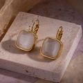 Boucles d'oreilles vintage dorées avec pierre de lune carrée pour femme style minimal - Blanc