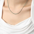 Collar de cuentas minimalista francés con cadena de plata y pequeñas cuentas verdes - Collar de Esmalte Verde / Color acero
