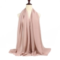 Detail von rosa Blasen-Chiffon-Hidschab mit weicher Textur und elegantem Faltenwurf - 180*70cm / Rosa
