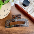 Classic oversized tortoiseshell acetate hair claw clip with dark green and brown marble finish - Tea Brown 13cm