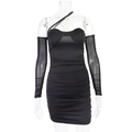 Dettaglio del vestito aderente nero con maniche in rete patchwork e tessuto arricciato - S / Nero