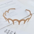 Minimalist beige wavy headband with non-slip teeth and a matte finish for hair styling - Light Coffee (Wave Lacquered)