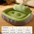 Lit pour animaux vert clair en peluche avec bord rayé gris et coussin de dossier - M / Support de Montagne / Vert Gris