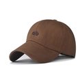 Detail der Baumwoll-Baseballkappe mit hochwertiger ab-Logo-Bestickung in Braun - Kaffee (ab Stickerei)