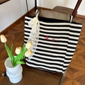 Grand sac cabas en toile à rayures avec broderie rouge et ruban en dentelle - Rayé Noir avec Fleur en Dentelle Abricot