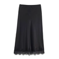 Jupe midi élégante en satin noir avec bordure en dentelle sur fond blanc pur - XS / Noir