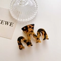 Elegant tortoise shell claw clip with wavy edge design in premium polished resin - 6cm / Coffee Tortoise Shell