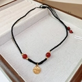 Collar bañado en oro con cuenta roja y colgante Fu de la suerte en cordón negro - Cordón Trenzado / Aleación / Cordón Trenzado Negro - Collar Carácter Fu