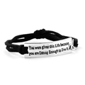 Detalle de la cita grabada en la pulsera de cordón negro tejida ajustable - Cuerda trenzada negra-You were given this Life because you are Strong Enough to live it(G1031)