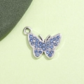 Dettaglio di un ciondolo a farfalla in argento con strass blu per gioielli fai da te - Farfalla Blu Chiaro Placcata Argento UV