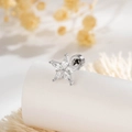 Clou d'oreille étoile en argent avec zircon et fermoir à vis sur fond artistique - Style Étoile à Cinq Branches (A925) / Argent (Unique)