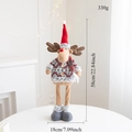 Detail van de 58 cm kerstrendierpop met grijze gebreide trui en rode muts decoratie - Hert