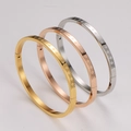 Drei Armreifen aus Edelstahl in Gold, Silber und Roségold mit eingravierten Schneeflocken - Stahl+Gold+Roségold