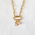 Elegante collana in acciaio inossidabile placcato oro 14K con lettera S e CZ - Lettera S