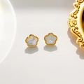Boucles d'oreilles fleurs en acier inoxydable doré avec nacre blanche élégante - Boucles d'Oreilles Nacre Blanche Or